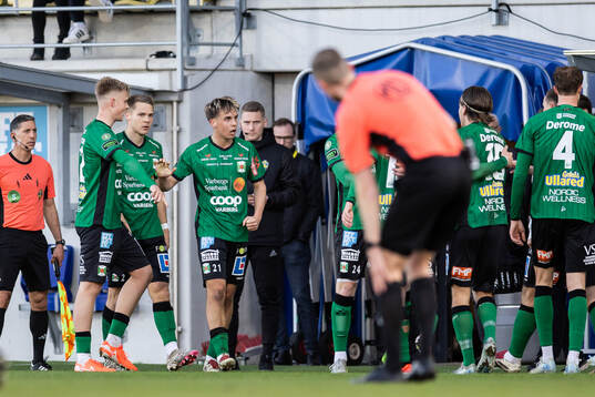 Varbergs Isak Vidjeskog jublar