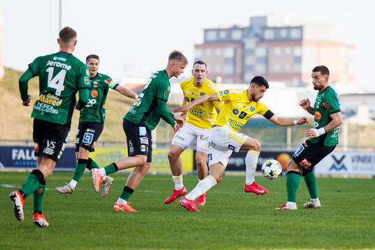 Varbergs Edvin Tellgren och Falkenbergs Leonardo Farah