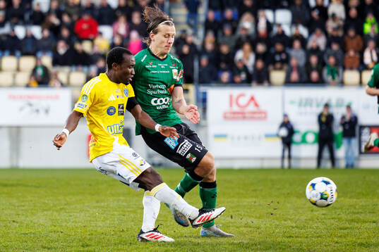 Falkenbergs Wanbe Godwin Aguda och Varbergs Jesper Jonasson