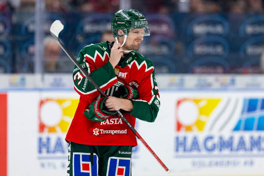 Frölundas Nicklas Lasu lämnar isen