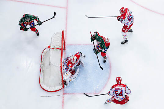 Frölundas Noah Hasa gör 2-1 på Timrås målvakt Jacob