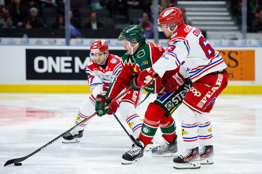 Frölundas Max Friberg och Timrås Elmeri Eronen