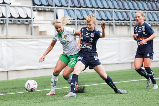 Hammarbys Stina Lennartsson och Linköpings Malin Johnsen
