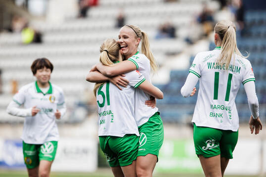Hammarbys Smilla Holmberg och Stina Lennartsson jublar