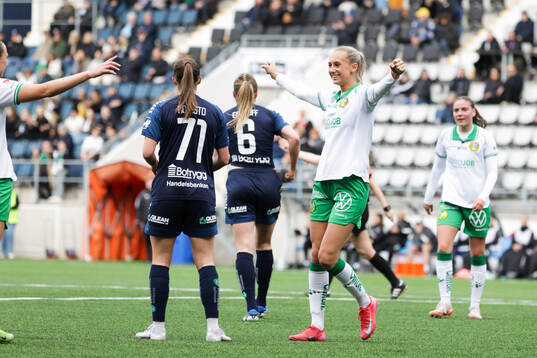 Hammarbys Ellen Wangerheim jublar 0-2 målet