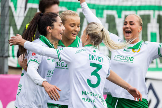 Hammarbys Nadia Nadim jublar med lagkamrater