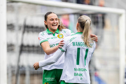 Hammarbys Vilde Hasund jublar med Ellen Wangerheim
