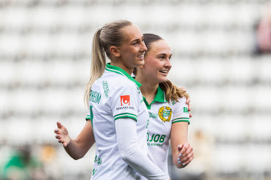 Hammarbys Ellen Wangerheim jublar med Vilde Hasund