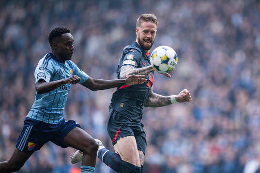 Djurgårdens Tokmac Nguen och Malmö FFs Pontus Jansson
