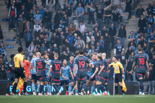 Djurgårdens Rasmus Schuller och Malmö FFs Jens Stryger