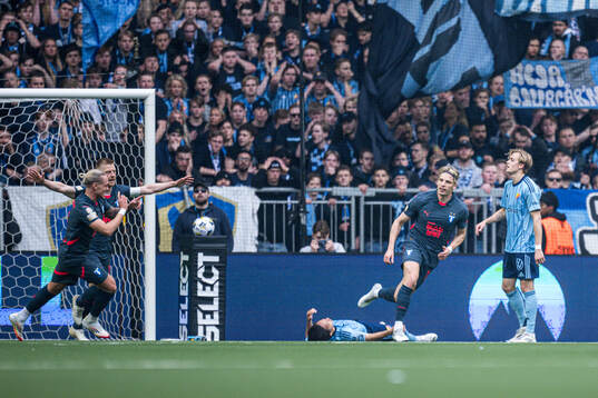 Malmö FFs Jens Stryger Larsen jublar