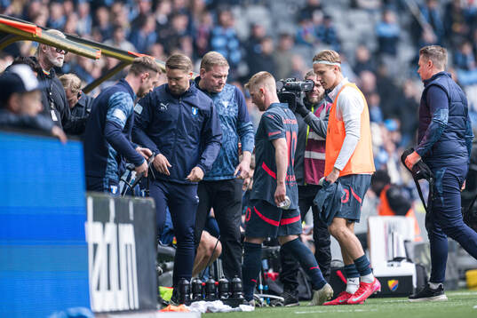 Malmö FFs Anders Christiansen utgår skadad