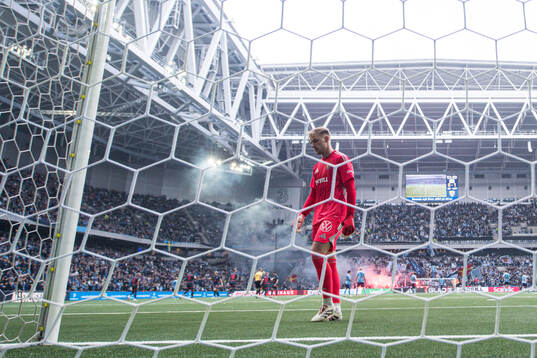 Djurgårdens målvakt Jacob Rinne deppar