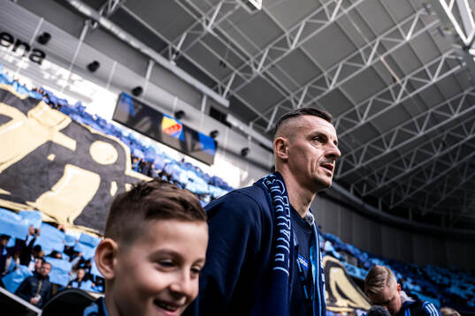 Djurgårdens tidigare spelare Haris Radetinac hyllas