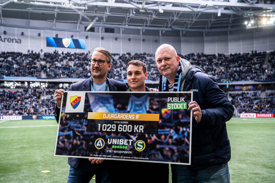 Representanter poserar med en check från Unibet och SEF