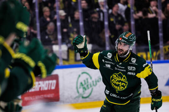 Björklövens Felix Girard jublar