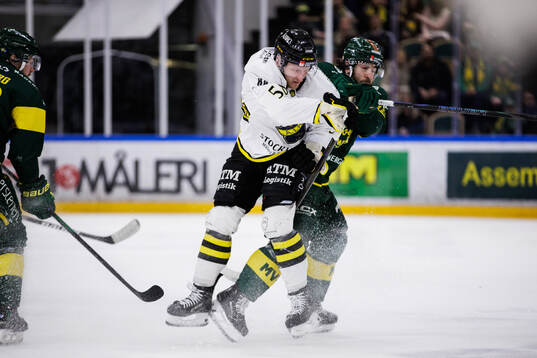 Björklövens Mathew Maione och AIKs Oskar Magnusson