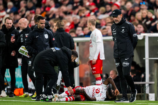 Freyr Alexandersson, head coach of Brann, looks dejected