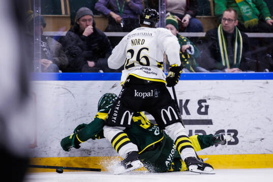 AIKs Oscar Nord och Björklövens Fredrik Forsberg