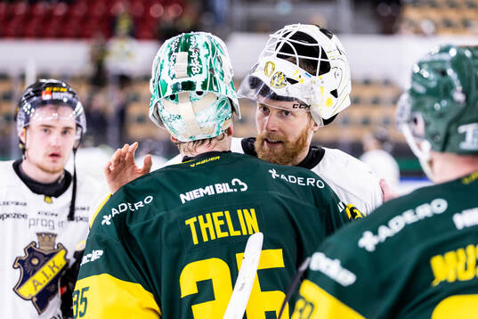 AIKs målvakt Victor Brattström och Björklövens målvakt