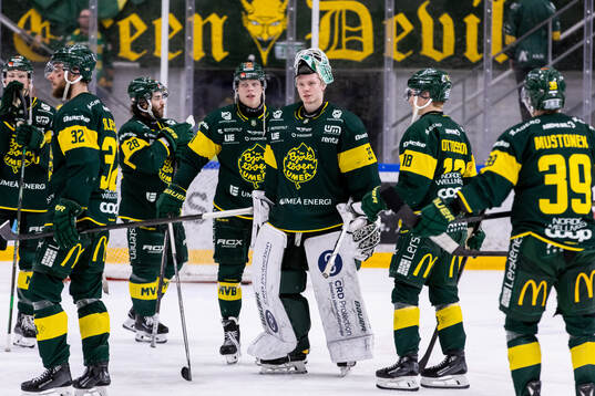 Björklövens målvakt Melker Thelin deppar