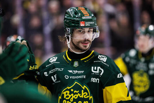 Björklövens Gustav Possler jublar