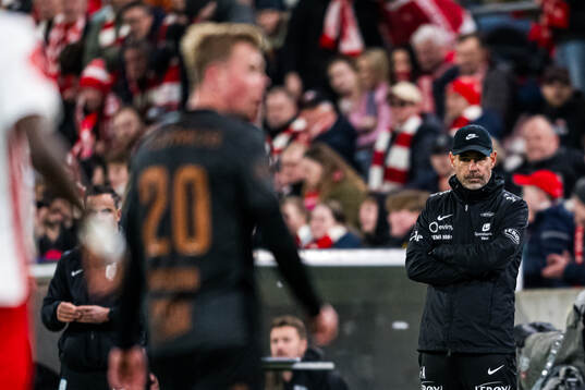 Freyr Alexandersson, head coach of Brann, looks dejected