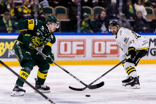 Björklövens Joel Mustonen och AIKs Eric Norin