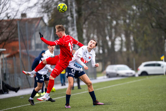 Åstorps FFs Leon Johansson och Bergdalens IKs Adam