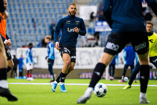 Zlatko Hovland Tripic of Viking warms up