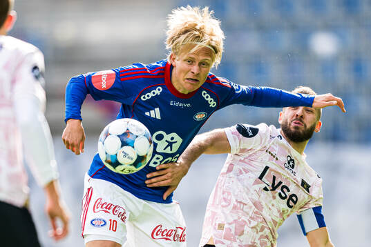 Carl Lange of Vålerenga and Zlatko Hovland Tripic of Viking