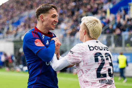 Håkon Sjåtil of Vålerenga and Jost Urbancic of Viking