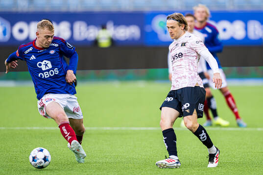 Henrik Bjørdal of Vålerenga and Yann-Erik de Lanlay of