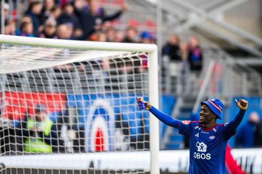 Fidel Brice Ambina of Vålerenga celebrates