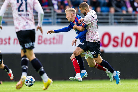 Henrik Bjørdal of Vålerenga and Zlatko Tripic of Viking