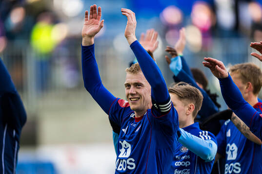 Henrik Bjørdal of Vålerenga celebrates