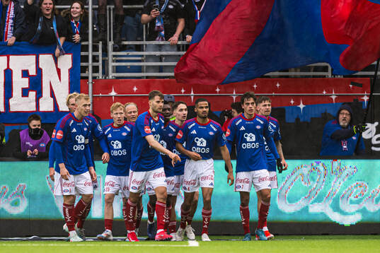 Henrik Bjørdal of Vålerenga celebrates
