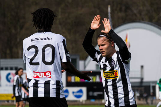 Landskronas Xavier Odhiambo och Vincent Sundberg jublar