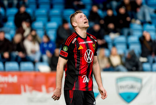 Östersunds James Joseph Kirby deppar