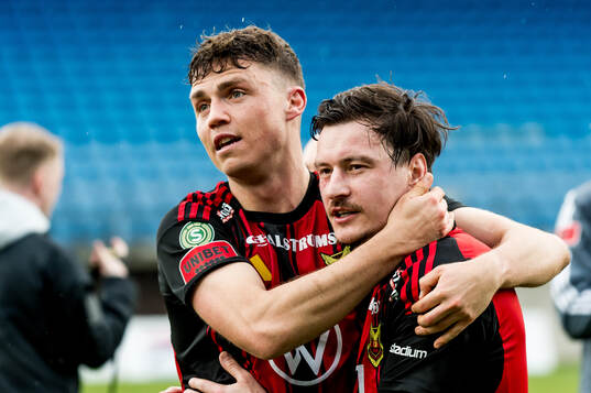 Östersunds Christian Enemark och Jamie Ryan Hopcutt jublar