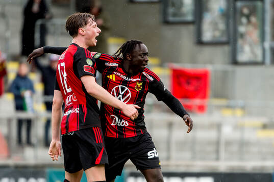 Östersunds Philip Bonde och Kalipha Jawla jublar