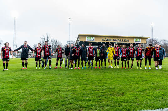 Östersunds spelare jublar