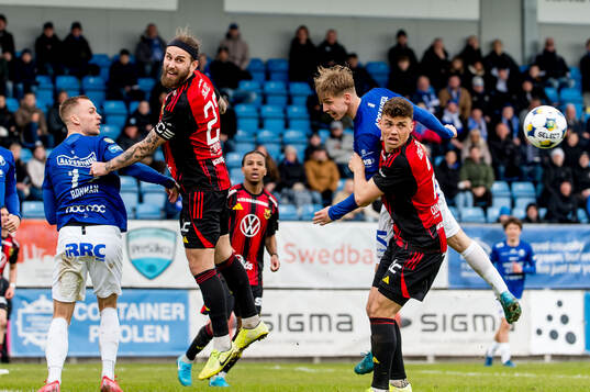 Trelleborgs Jakob Andersson och Östersunds Ali Suljic och