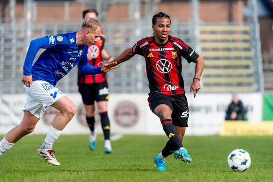 Trelleborgs Jakob Andersson och Östersunds Nebiyou Perry