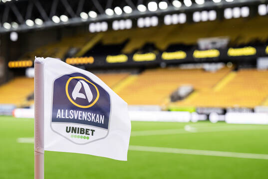 Allsvenskans logga och unibet på hörnflagga