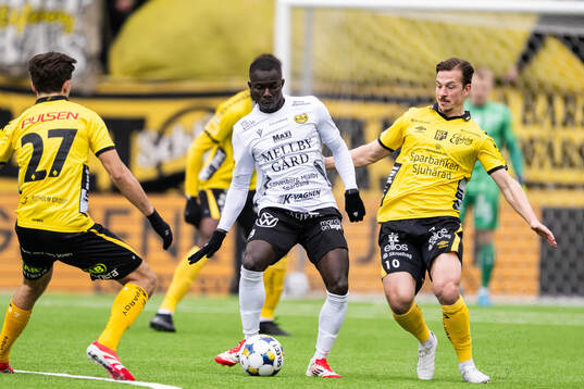 Mjällbys Abdoulie Manneh och Elfsborgs Simon Olsson
