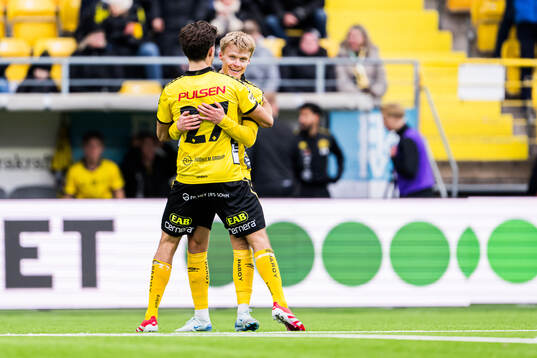 Elfsborgs Ari Sigurpálsson och Besfort Zeneli jublar