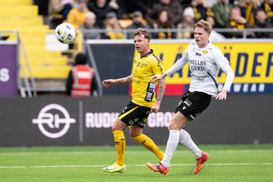 Elfsborgs Frederik Ihler och Mjällbys Jacob Kiilerich Rask