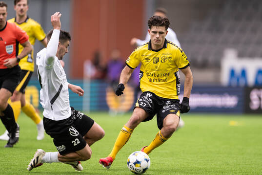 Mjällbys Jesper Gustavsson och Elfsborgs Besfort Zeneli
