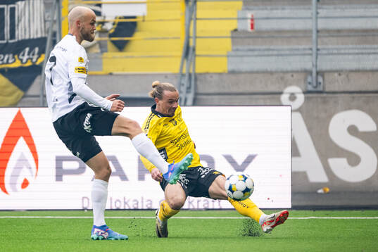 Mjällbys Viktor Gustafson och Elfsborgs Niklas Hult